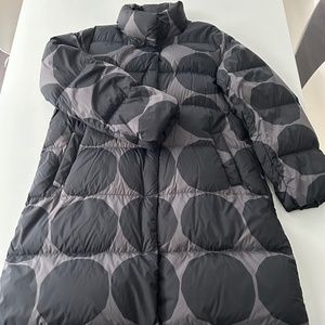 Marimekko UniQlo Ultra Light Down Cocoon Puffer Coat Parka Size M, Like New